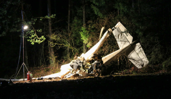 Ein Kleinflugzeug ist bei Pegnitz abgestürzt. Der Pilot konnte nur noch tot geborgen werden. Foto: News5/Holzheimer