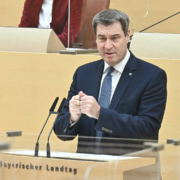 Offene Clubs und Maskenpflicht im Unterricht: darum geht es heute in der Kabinettssitzung. Symbolfoto: Rolf Poss (Bildarchiv Bayerischer Landtag)