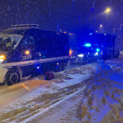 Schneechaos auf der A9: Wegen Schneefalls hat es in der Nacht auf Montag (8.2.2021) Verkehrsbehinderungen und mehr als 32 Unfälle gegeben. Foto: News5/Fricke