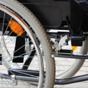 In Hof in Oberfranken eskalierte ein Streit zwischen einem Rollstuhlfahrer und einem jungen Mann. Symbolfoto: Pixabay