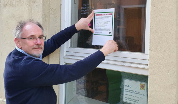 Kreisvorsitzender Ulf Boderius von den Grünen in Bayreuth bei der Aktion für Pflegeberufe. Foto: Grüne Bayreuth