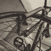 Ein Mann ist in Franken nach einem mutmaßlichen Sturz vom Fahrrad verstorben. Symbolbild: Pixabay