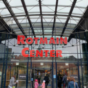Das Rotmain-Center in Bayreuth veranstaltet einen verkaufsoffenen Sonntag. Archivfoto: Katharina Adler