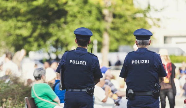 In Bayreuth werden zu den EM-Spielen der deutschen Mannschaft mehr Polizisten unterwegs sein. Symbolfoto: Markus Spiske/Unsplash