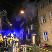 Eine Frau ist in Bamberg bei einem Wohnhausbrand ums Leben gekommen. Foto: NEWS5/Merzbach