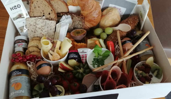 Leckeres Frühstück vom Cafè Florian trotz Corona-Beschränkungen: Jetzt gibt es die Flobox. Foto: Cafè Florian.