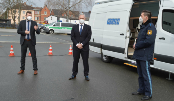 Mit digitalem Forensik-Labor mobil gegen Krimininelle: Am Freitag (19.3.2021) hat das Polizeipräsidium Oberfranken Deutschlands bisher einzigstes Fahrzeug dieser Art vorgestellt. Foto: Raphael Weiß