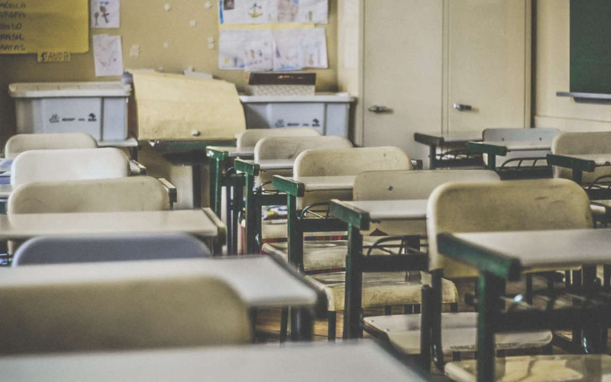 Eine Schulklasse muss am Tag vor den Sommerferien in Pegnitz in Corona-Quarantäne. Symbolfoto: Feliphe Schiarolli/Unsplash