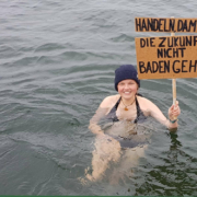 Bayreuther Klimaschützer gehen baden - als Protest. Foto: Students for Future Bayreuth