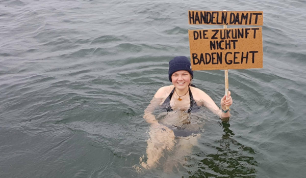 Bayreuther Klimaschützer gehen baden - als Protest. Foto: Students for Future Bayreuth