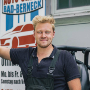Aus Solidarität mit denen, welche die Corona-Pandemie hart getroffen hat, reparieren René Krakow und sein Team in Bad Berneck kostenlos Autos. Foto: privat
