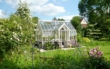 Echte Aufwertung des Gartens: Die optisch ansprechenden Gewächshäuser im britischen Stil sind handgefertigt und langlebig. Foto: djd/Andrew Burford Hartley Botanic