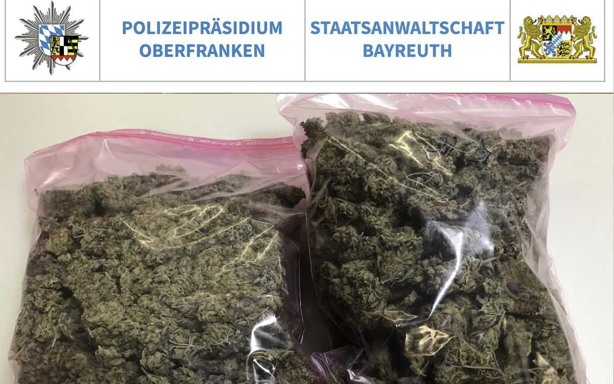 Auf der A9 im Kreis Bayreuth hat die Polizei fast ein Kilo Marihuana sichergestellt. Foto: Polizei Oberfranken