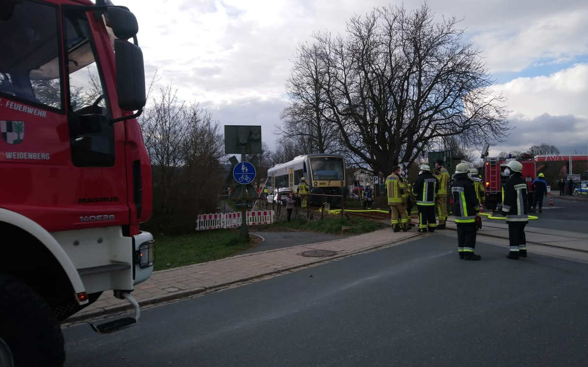 Unfall in Weidenberg mit Zug und Auto. Foto: Raphael Weiß