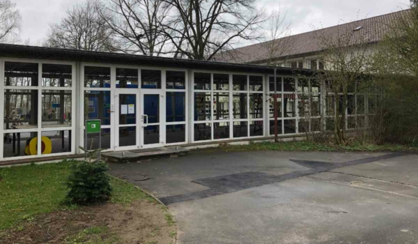 Der Verbindungsbau der Grundschule St. Georgen. Bald steht hier ein Neubau mit Offener Ganztagsbetreuung. Archivfoto: Jürgen Lenkeit