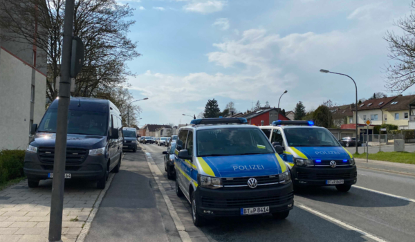 Polizist wehr Angreifer mit Schuss ab. Dieser wird heute (22.4.) dem Haftrichter vorgeführt. Foto: News5/Merzbach