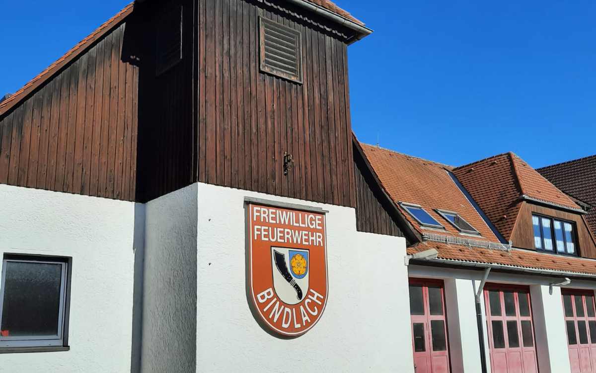 Das bisherige Feuerwehrhaus im Ortskern wird bald abgelöst. Das neue Feuerwehrhaus wird am Ortseingang in der Leuschnitzstraße gebaut. Bild: Jürgen Lenkeit