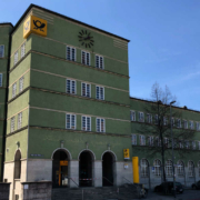 Auf dem Postareal beim Bahnhof wird kein umstrittenes Hochhaus gebaut. Ein neues Wohnkonzept mit niedrigeren Gebäuden und Grünflächen könnte dort entstehen. Archibild: Jürgen Lenkeit