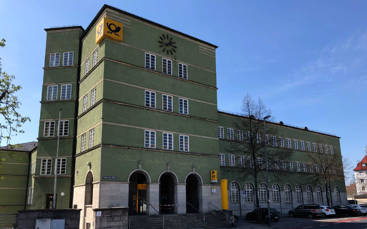 Auf dem Postareal beim Bahnhof wird kein umstrittenes Hochhaus gebaut. Ein neues Wohnkonzept mit niedrigeren Gebäuden und Grünflächen könnte dort entstehen. Archibild: Jürgen Lenkeit