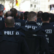 Großer Polizeieinsatz an Grundschule in Mittelfranken. Symbolfoto: Mike Powell/Unsplash