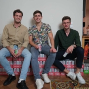 Drei Studenten an der Uni Bayreuth, eine gemeinsame Idee: So hat es PURE Hard Seltzer in die Supermarktregale geschafft.  Foto: PURE Hard Seltzer
