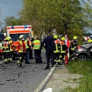 Einen Toten gab es bei einem Frontalzusammenstoß eines Autos mit einem LKW bei Naila zu beklagen. Bild: NEWS5