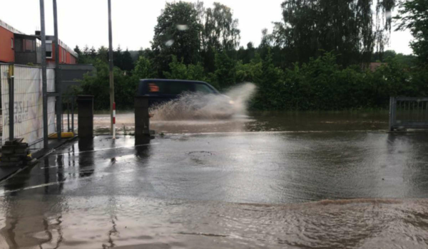 Wetter-Chaos in Bayreuth. Straßen sind überschwemmt. Foto: Privat