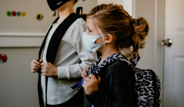 Der bayerische Ministerpräsident Markus Söder will auch für Kinder ab zwölf Jahren eine Impfpflicht. Symbolbild: Unsplash/Kelly Sikkema