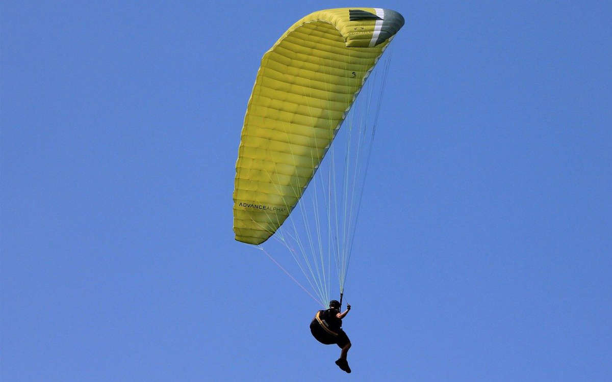 Ein Motor-Segler ist beim Fußballspiel der EM von Deutschland im Stadion abgestürzt. Dahinter steckte eine Aktion von Greenpeace. Symbolfoto: pixabay