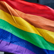 Die Regenbogenfahne als Zeichen für Toleranz gegenüber Menschen jedweder sexuellen Identität: Sie soll bald vor dem Landratsamt Bayreuth wehen. Symbolbild: Pixabay