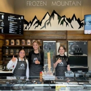 Das Team im Frozen Mountain am Canale Grande in Bayreuth. Foto: Privat