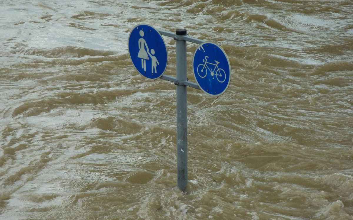 Hochwasser-Drama in NRW und RLP: Nun bereitet Behörden das Coronavirus große Sorgen. Symbolbild: Pixabay