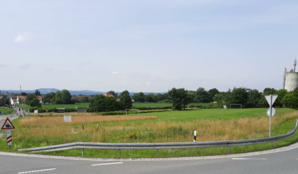 Am Kreisverkehr in Laineck soll ein neuer Supermarkt entstehen. Bild: Jürgen Lenkeit