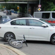 In Hof ist ein 12-jähriger Junge mit einem Auto kollidiert. Bild: Verkehrspolizei Hof