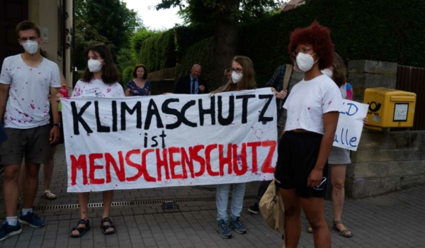 Protestaktion am Rande der Festspieleröffnung: 