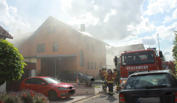 Feuer in Pegnitz: Ein Wohnhaus ist nun unbewohnbar. Foto: Holzheimer / News5