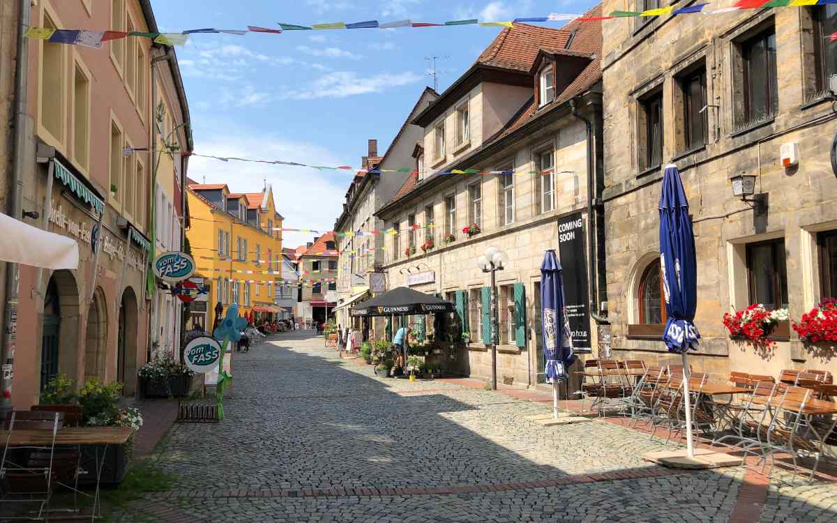 Die beschaulichen Nebenstraßen der Bayreuther Innenstadt. Foto: Michael Kind