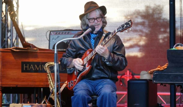 Helge Schneider ist in Bayreuth auf dem Seebühnen-Festival in der Wilhelminenaue aufgetreten. Bild: Jürgen Lenkeit