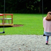 In Bamberg hat ein 16-Jähriger eine 19-Jährige auf einem Spielplatz sexuell belästigt. Symbolbild: Pixabay