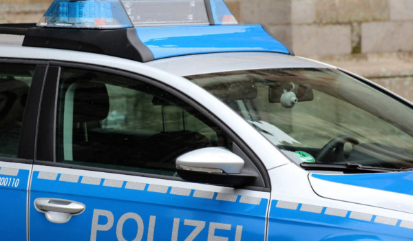 Im Landkreis Landsberg am Lech ist eine Frau mit ihrem Auto in eine Menschengruppe gefahren. Symbolbild: Pixabay