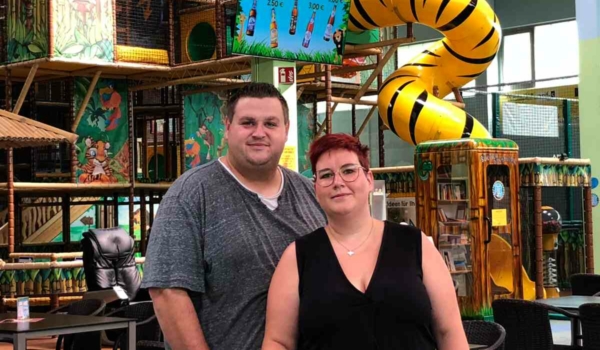 Indoor-Spielplatz Tschakka Bay in Bayreuth: Die Betreiber Sven und Nadine Schelle dürfen ab 2. September wieder mehr Besucher empfangen. Bild: Jürgen Lenkeit