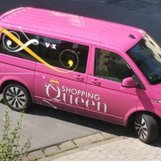 Das Auto der Fernsehsendung Shopping Queen wurde von Anwohnern in Bayreuth entdeckt. Foto: Nadine Veit (privat)