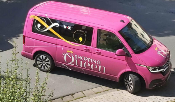 Das Auto der Fernsehsendung Shopping Queen wurde von Anwohnern in Bayreuth entdeckt. Foto: Nadine Veit (privat)