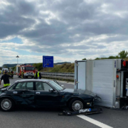 Bei einem Unfall auf der A73 (Lkr. Coburg) gab es fünf Verletzte. Der Unfallverursacher beging Fahrerflucht. Bild: News5/Merzbach