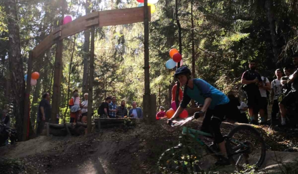 Neuer Mountainbike-Trail in Bayreuth: An der Bärenleite in der Saas können nicht nur jugendliche Mountainbiker fahren. Bild: Stefan Steurer