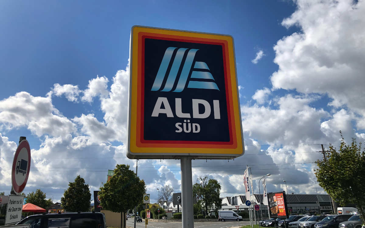 Der Aldi-Süd in der Theodor-Schmidt-Straße könnte in das umgebaute real-Gebäude umziehen. Bild: Michael Kind