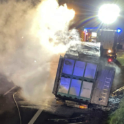 Bei Schönwald (Kreis Wunsiedel) hat am Donnerstagabend (30. September) ist ein Lkw auf der A93 ausgebrannt. Bild: News5