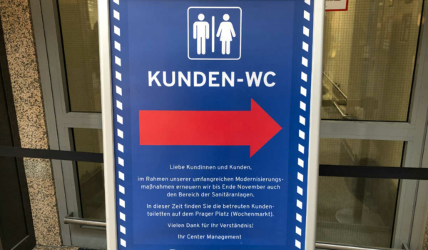 Die Toiletten im Rotmain-Center in Bayreuth werden derzeit saniert. Bis Ende November sollen die Maßnahmen andauern. Bild: Michael Kind