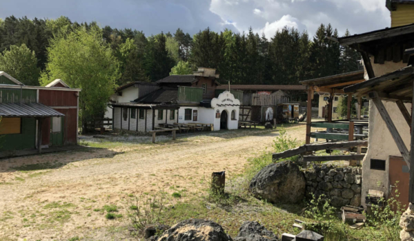 Pächterin Birgit Hübner wollte das Fränkische Wunderland in Plech in fünf Schritten revitalisieren und schon 2022 teileröffnen. Daraus wird nun wohl nichts. Archivfoto: Birgit Hübner