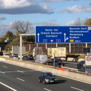 So sah es nach drei Auffahrunfällen auf der A9 bei Bayreuth aus Es staute sich mehrere Kilometer zurück. Bild: Jürgen Lenkeit